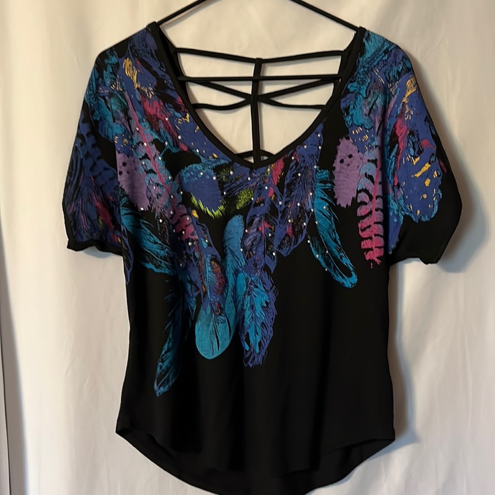 Almost Famous, Medium Blouse. Has feathers in teal, purple, pink, and blue.